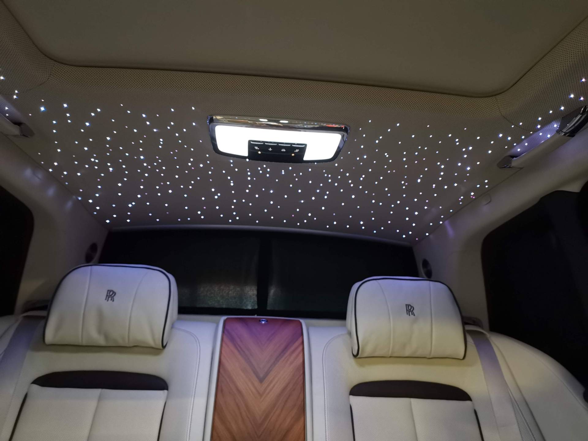 Was ist das Geheimnis des LED Sternenhimmels für das Auto?